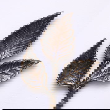 Antique Brass Leaf Detail Textured Wall Hook