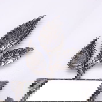 Antique Silver Leaf Detail Textured Toilet Roll Holder