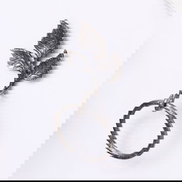 Antique Silver Leaf Detail Textured Towel Ring Holder