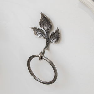 Antique Silver Leaf Detail Textured Towel Ring Holder