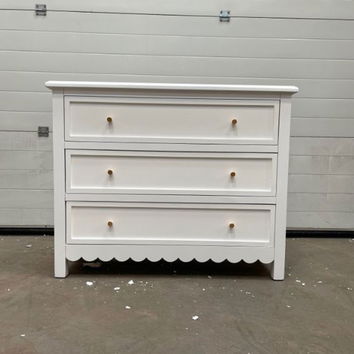 Scallop Chest of Drawers - Staunton White Range