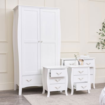 This Large White Wardrobe, Chest of Drawers & Pair of Bedside Tables from the Elizabeth White Range is a stunning, vintage style furniture set, perfect for placing in a bedroom, dressing room or guest room space. Made of Coated MDF and metal, this set com