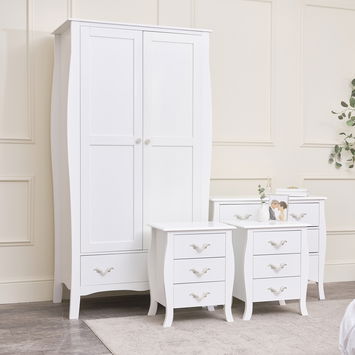 This Large White Wardrobe, Chest of Drawers & Pair of Bedside Tables from the Elizabeth White Range is a stunning, vintage style furniture set, perfect for placing in a bedroom, dressing room or guest room space. Made of Coated MDF and metal, this set com