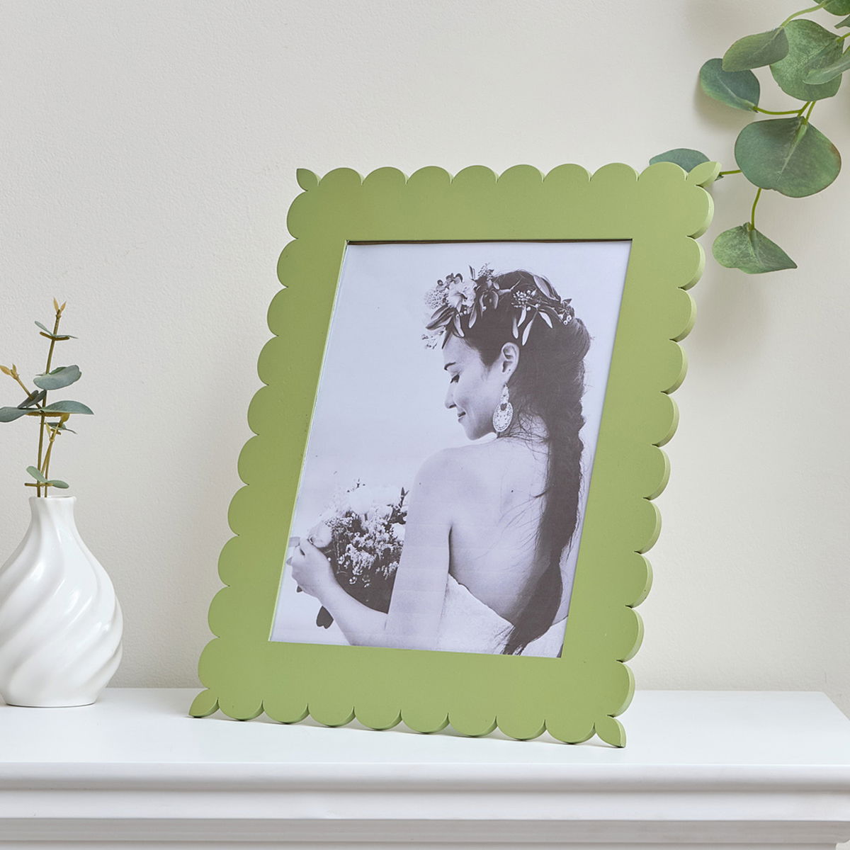 Large Apple Green Scalloped Portrait Photo Frame - 8x10