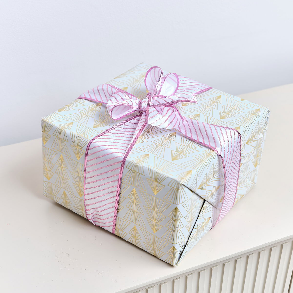 Large Pink & White Diagonal Striped Wired Ribbon Garland - 270m