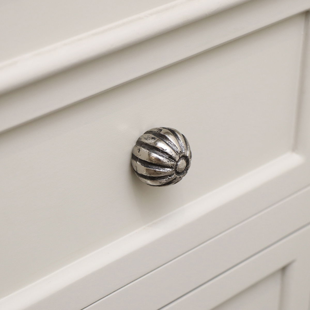 Antique Silver Round Scalloped Drawer Knob