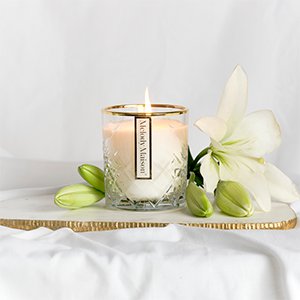 Melody Maison Tranquil Freshness Lily-Scented Candle