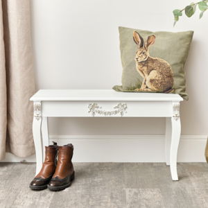 Orante White Detailed Bench with Wooden Top - Pays Blanc Range