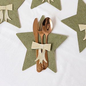 Set Of 4 Green Star Shaped Felt Cutlery Holders with Champagne Gold Bow