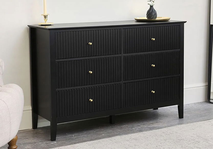 CHEST OF DRAWERS